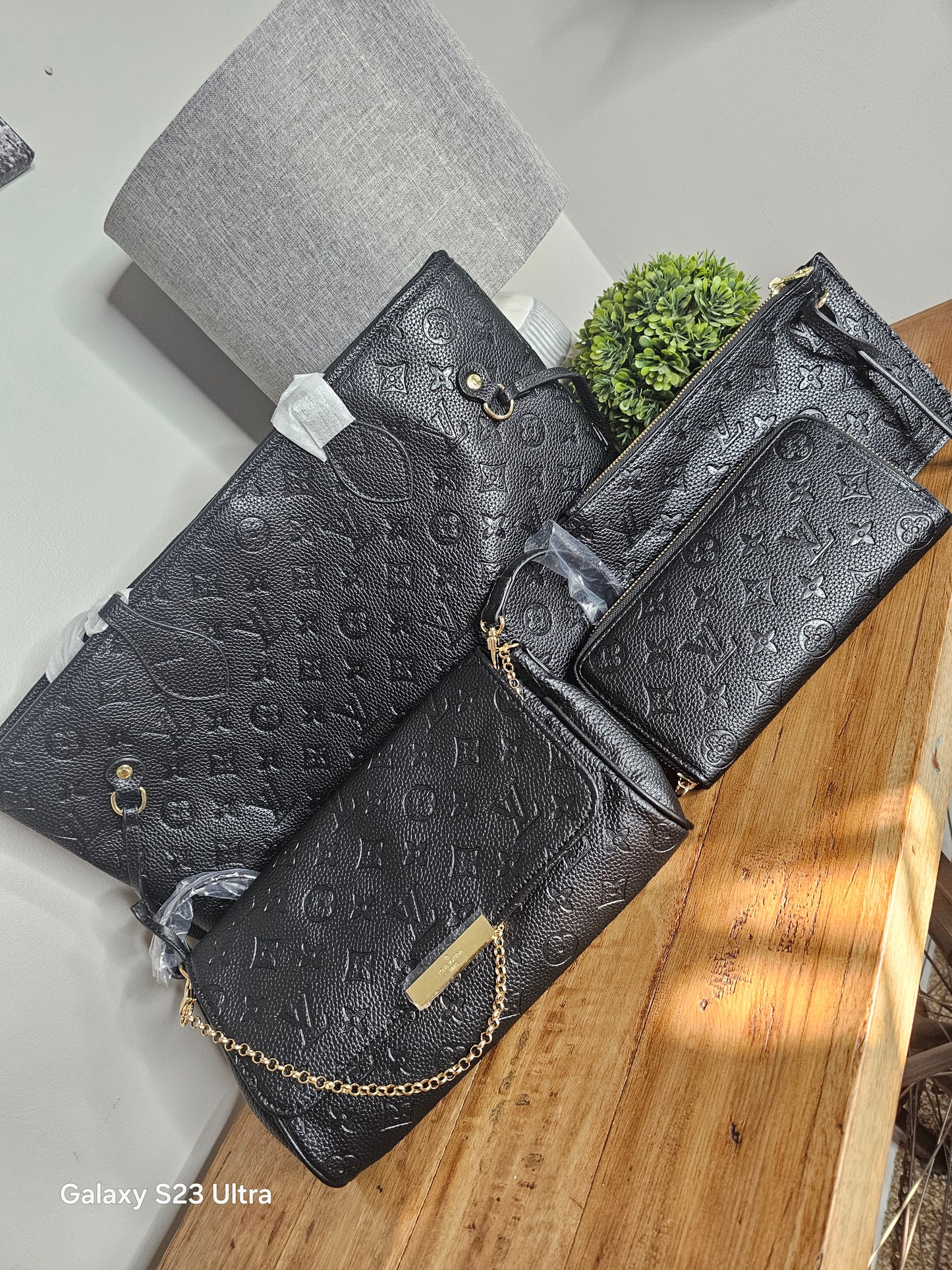 Catlin Black 4 PC Set